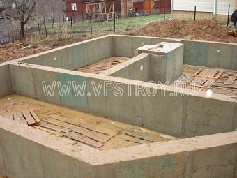 Проект B-091-1D: Проект бревенчатой дачи с большой верандой